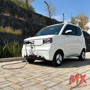 Elektroauto "Uni", 90 km/h, 140 km Reichweite, Lithium-Akku